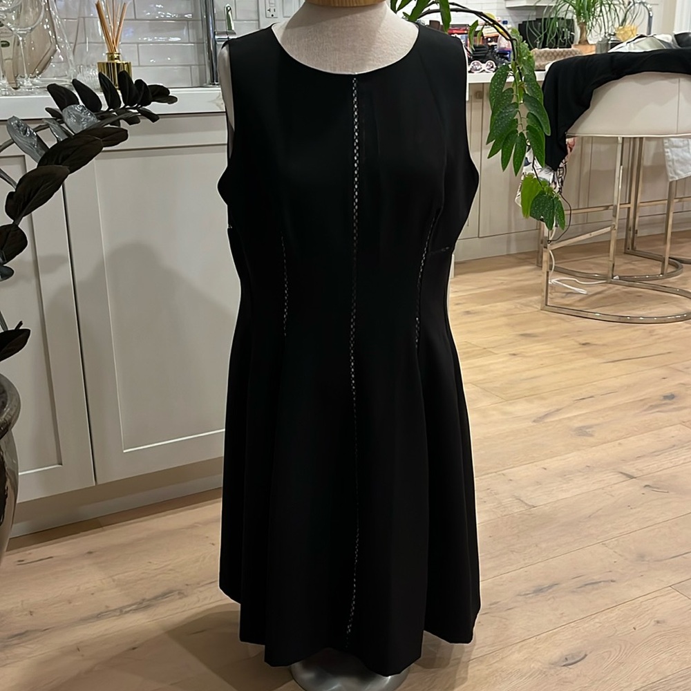 NWOT black Patrizia Luca fitted bodice & flared skirt sleeveless lined dress.